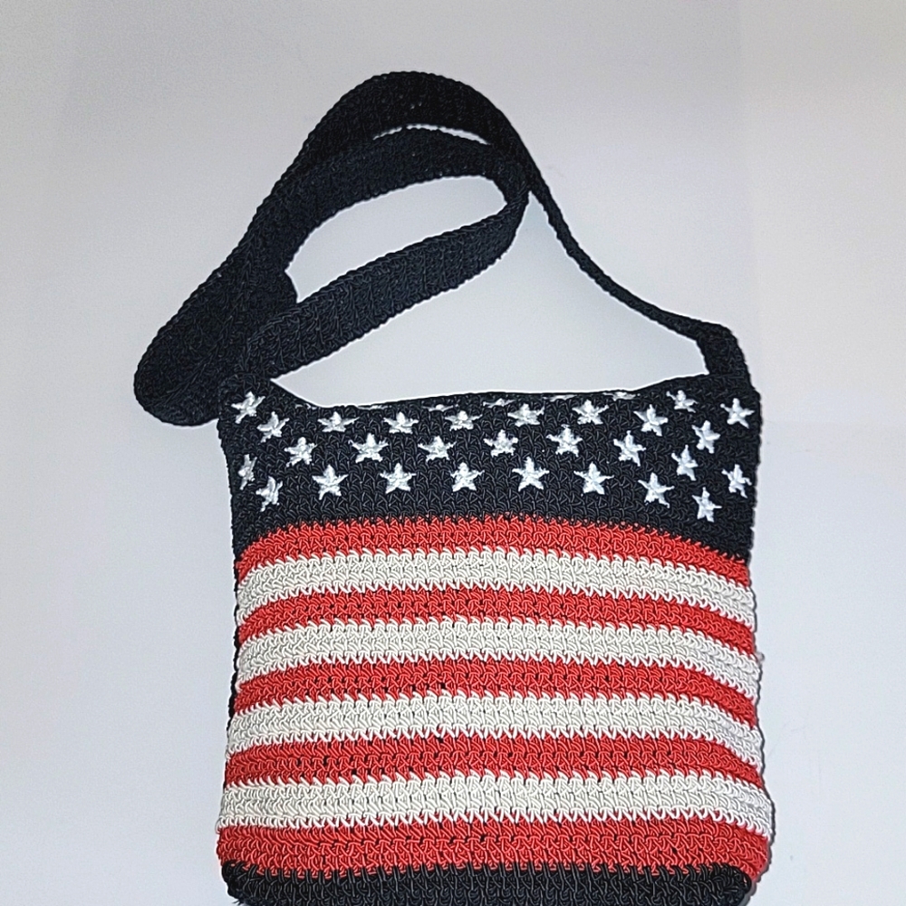 CARLO D'SANTI PATRIOTIC AMERICAN FLAG CROCHETED SHOULDER BAG